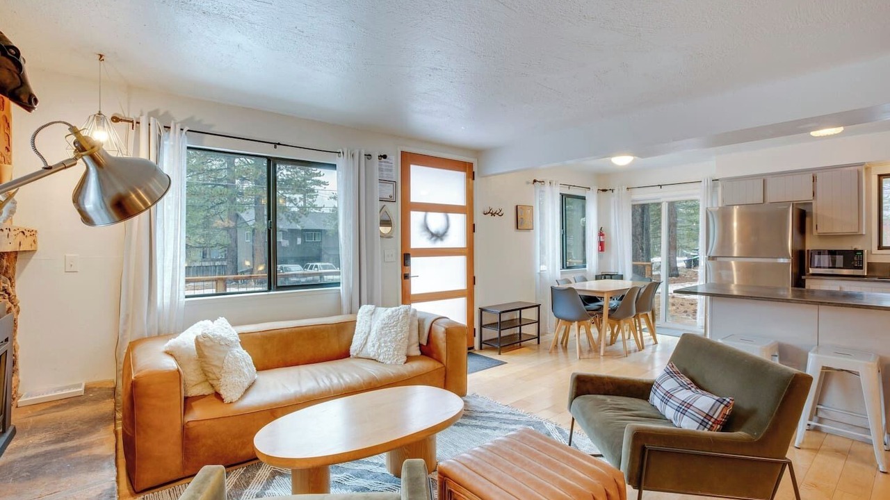 Photo of Livingroom in Christmas Valley