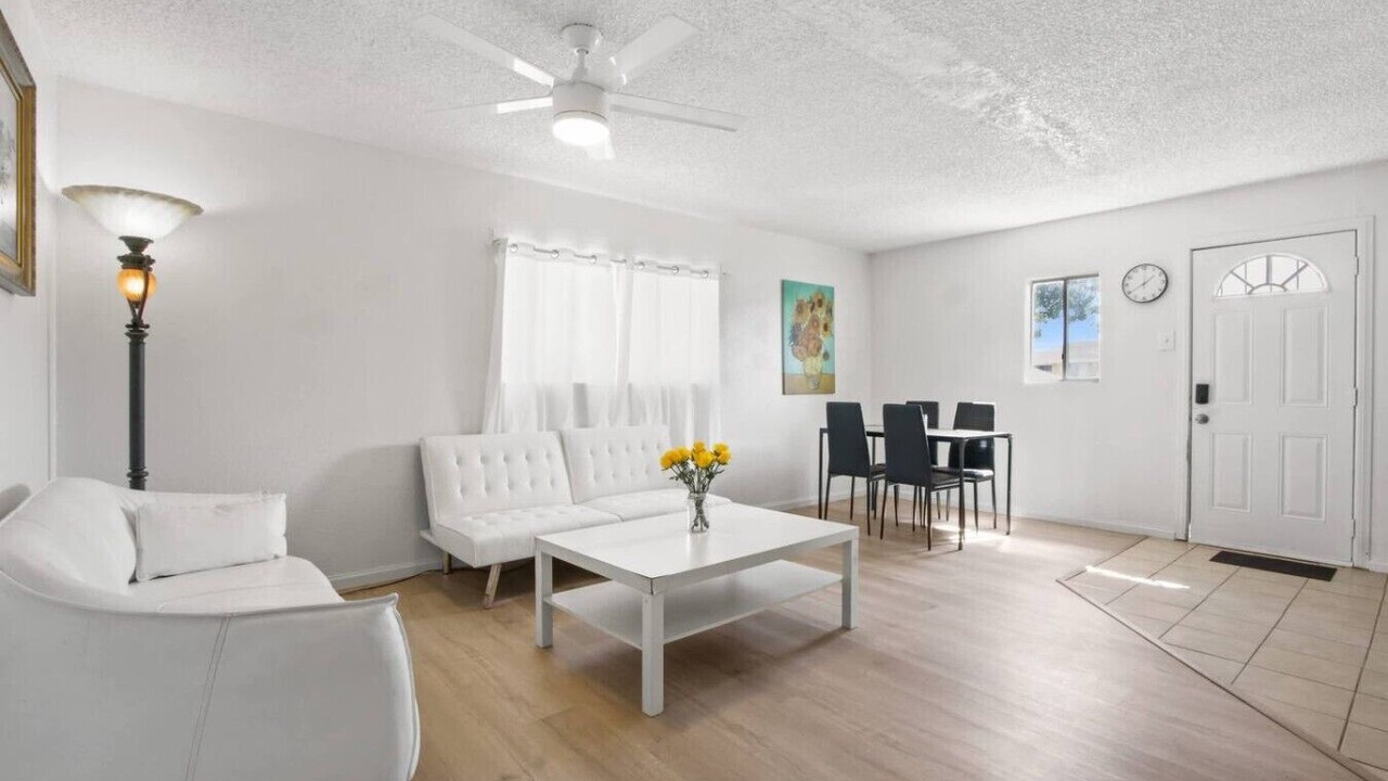 Photo of Livingroom in Ontario