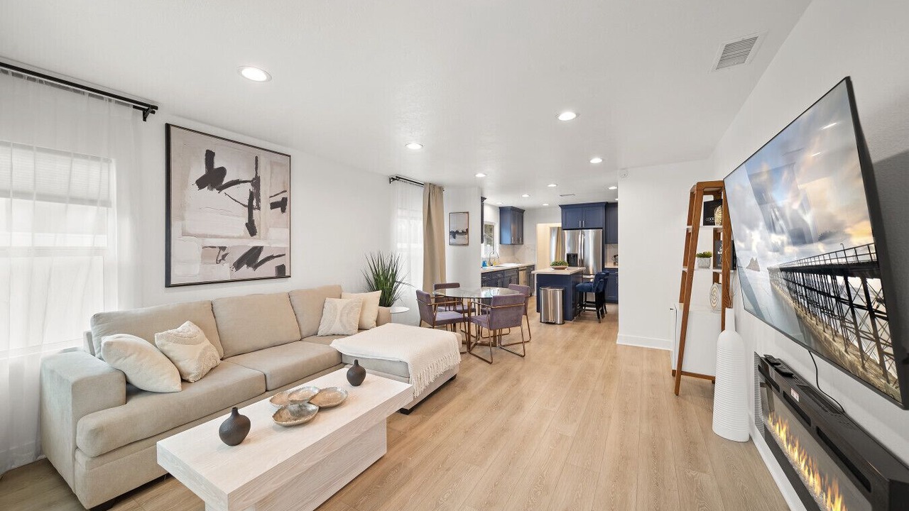 Photo of Livingroom in Lawndale
