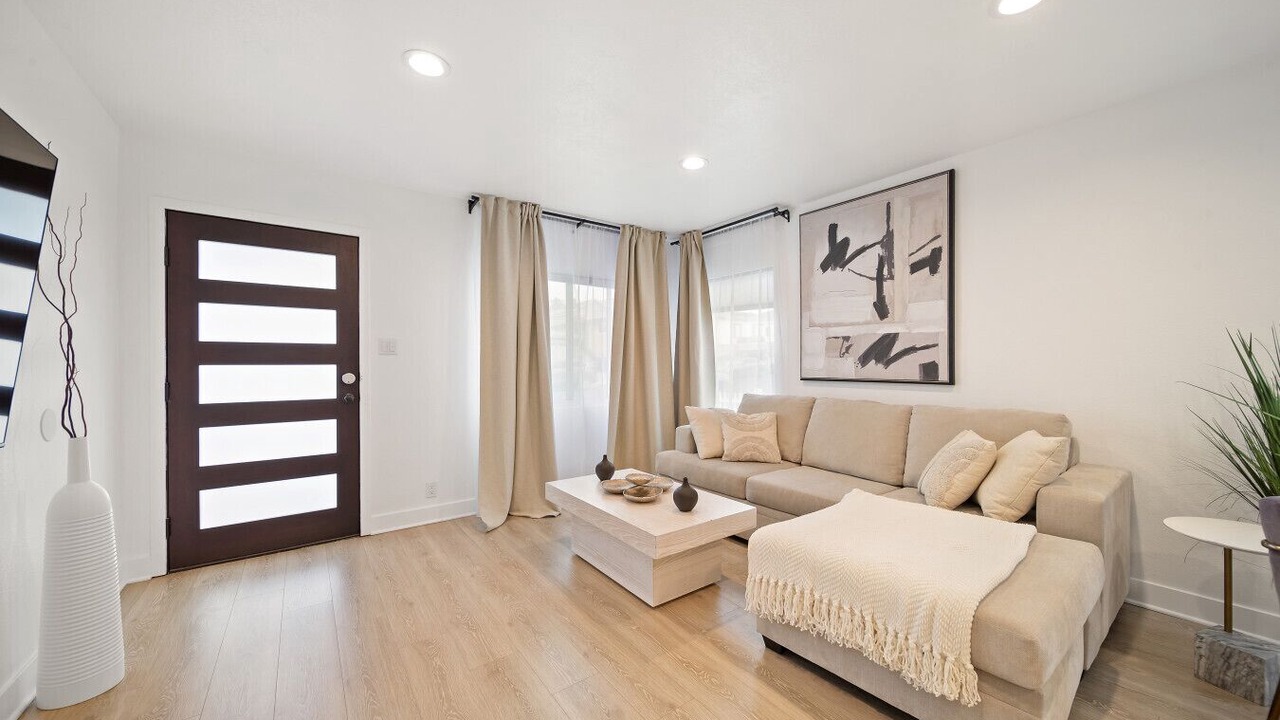 Photo of Livingroom in Lawndale