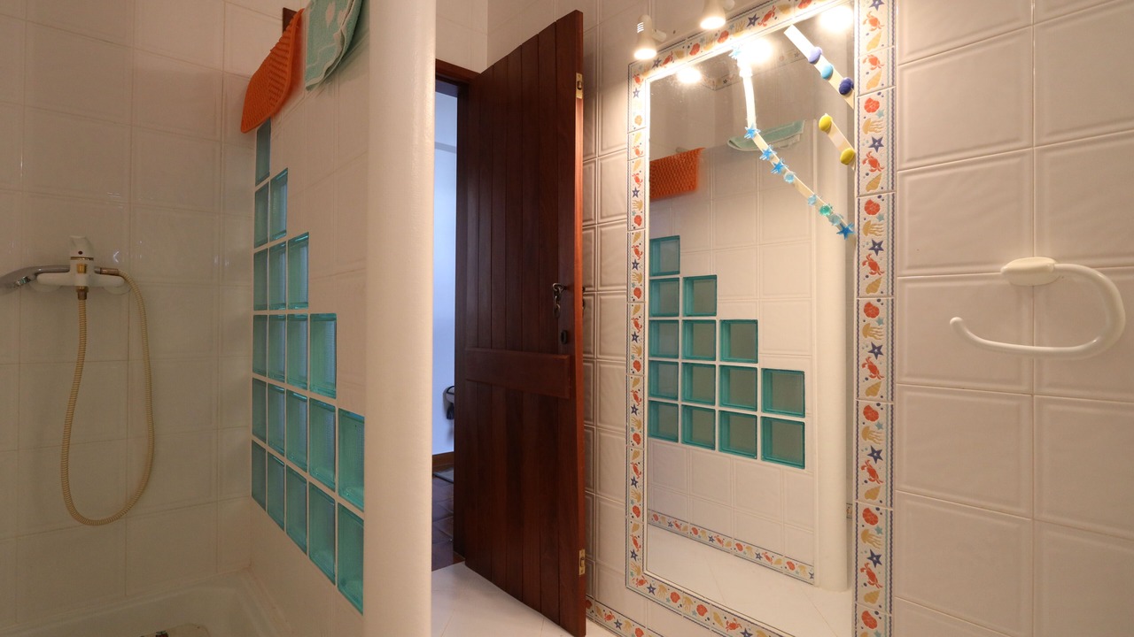 Photo of Bathroom in Retur