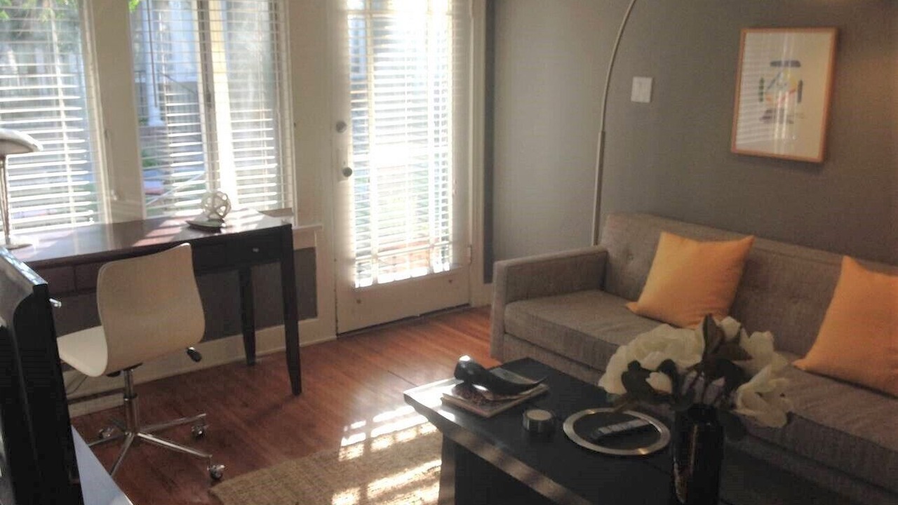 Photo of Livingroom in Pacific - Edison