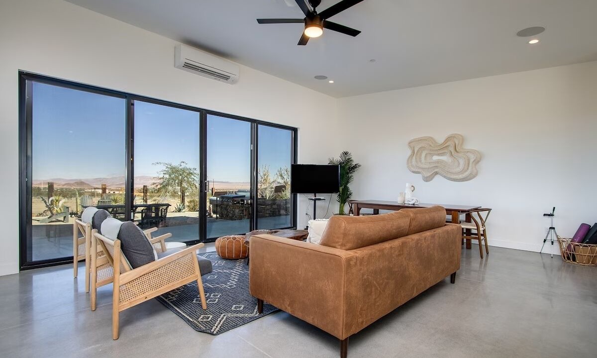 Photo of Livingroom in Landers