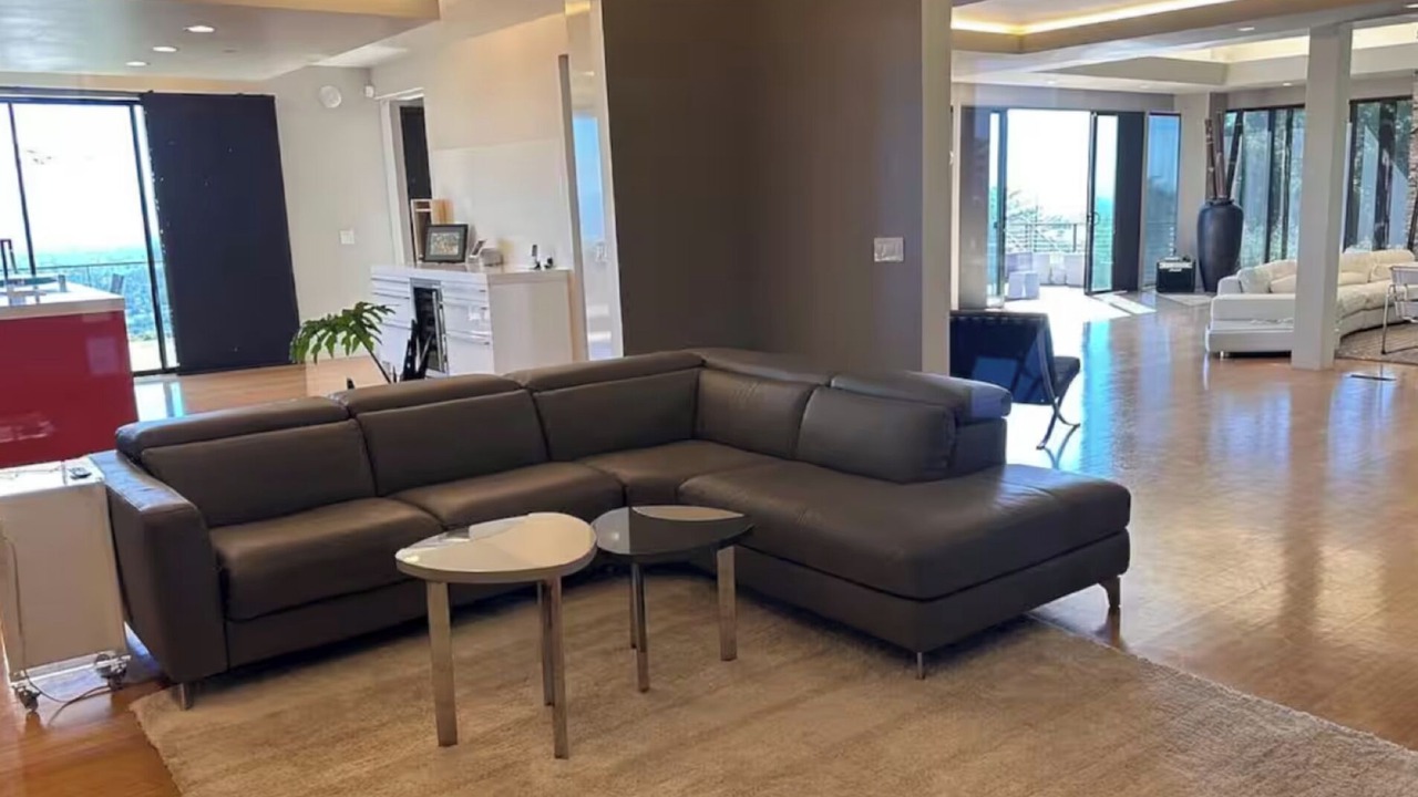 Photo of Livingroom in Loyola