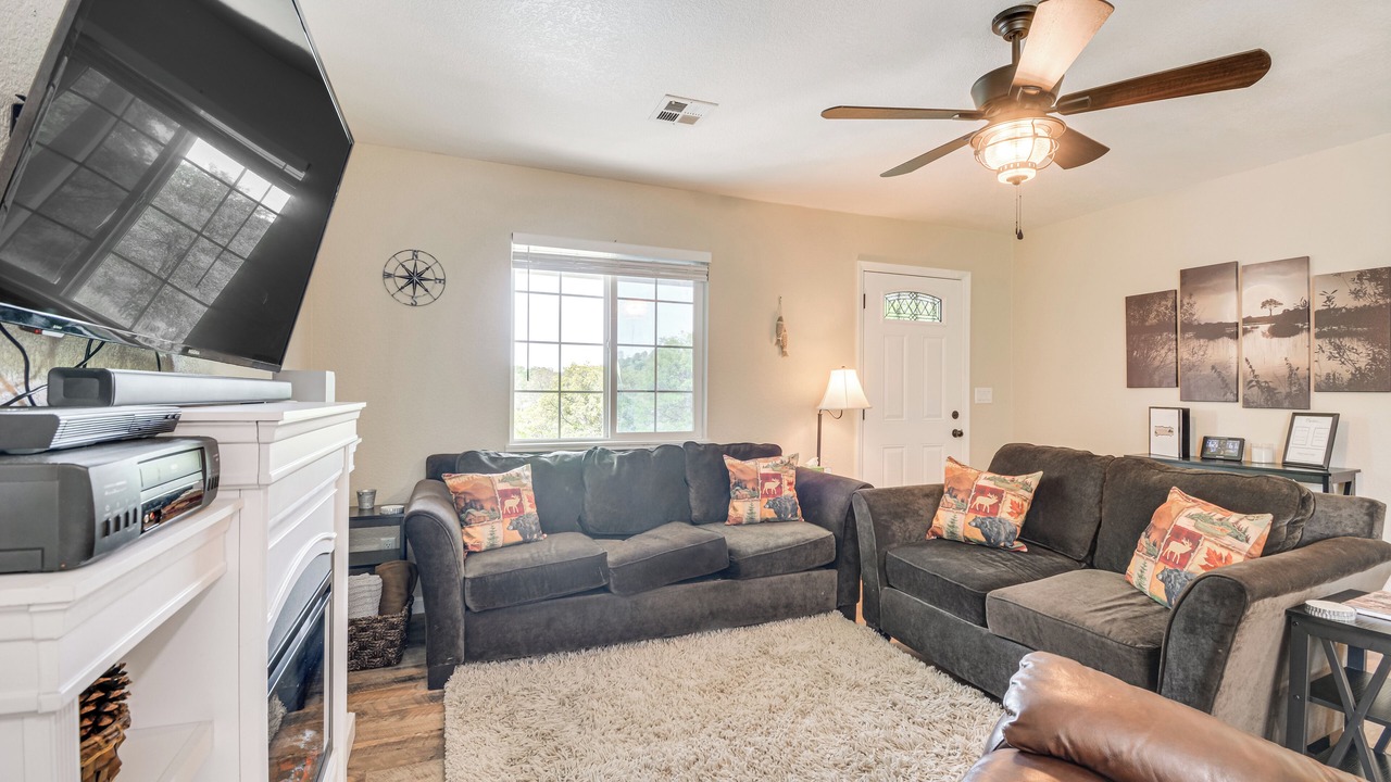 Photo of Livingroom in Coulterville