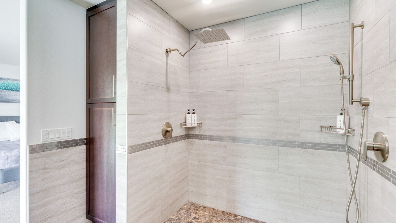 Photo of Bathroom in Racquet Club South