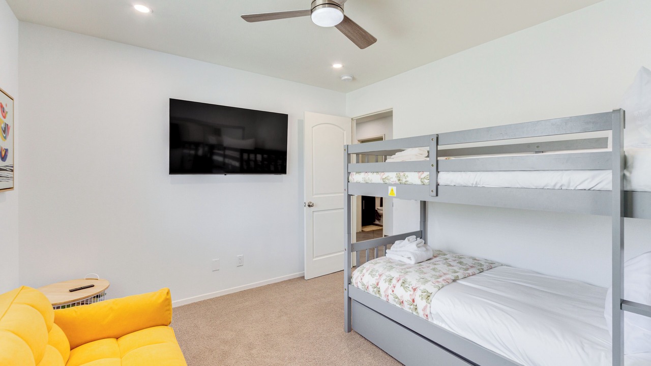 Photo of Bedroom in Racquet Club South