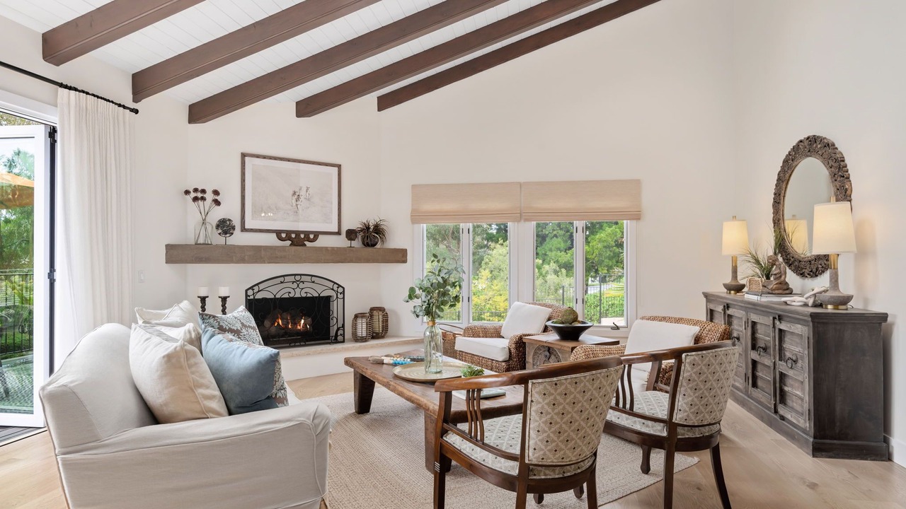 Photo of Livingroom in Alta Mesa