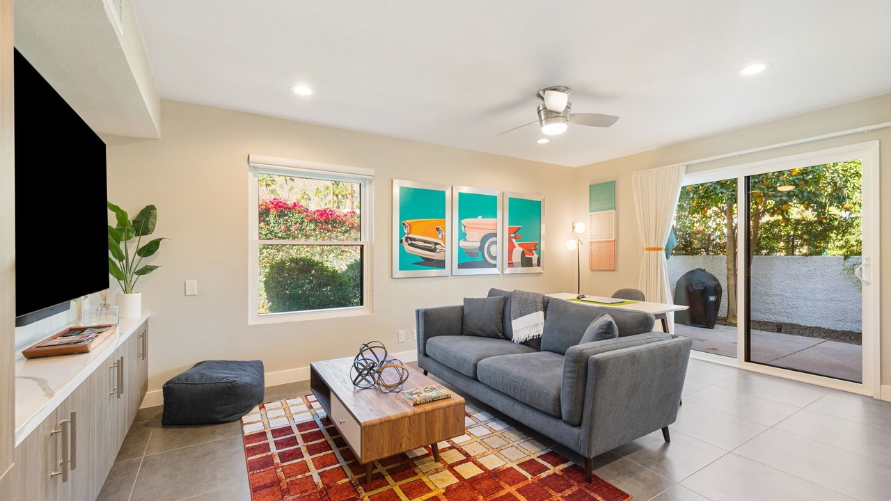 Photo of Livingroom in Canyon Corridor