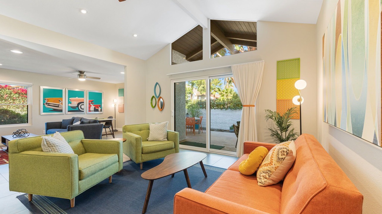 Photo of Livingroom in Canyon Corridor