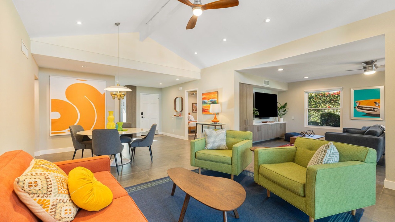 Photo of Livingroom in Canyon Corridor