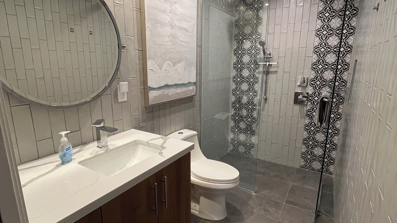 Photo of Bathroom in Canyon Corridor