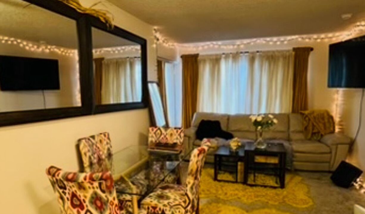 Photo of Livingroom in Wilshire