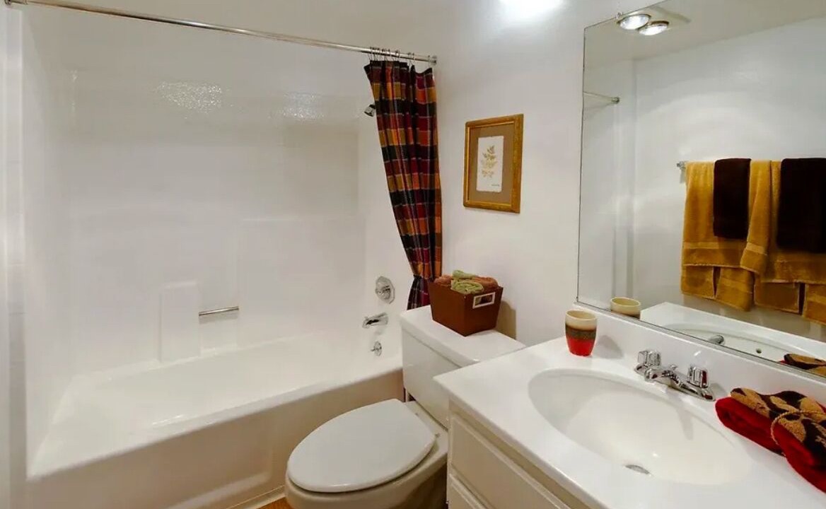 Photo of Bathroom in Wilshire
