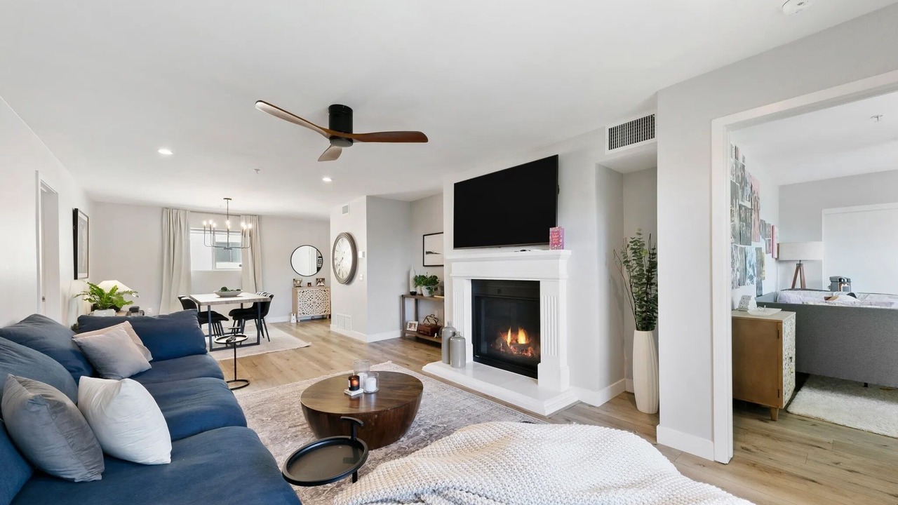 Photo of Livingroom in Central Malibu