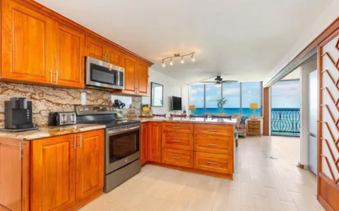 Photo of Kitchen in Mokuleia