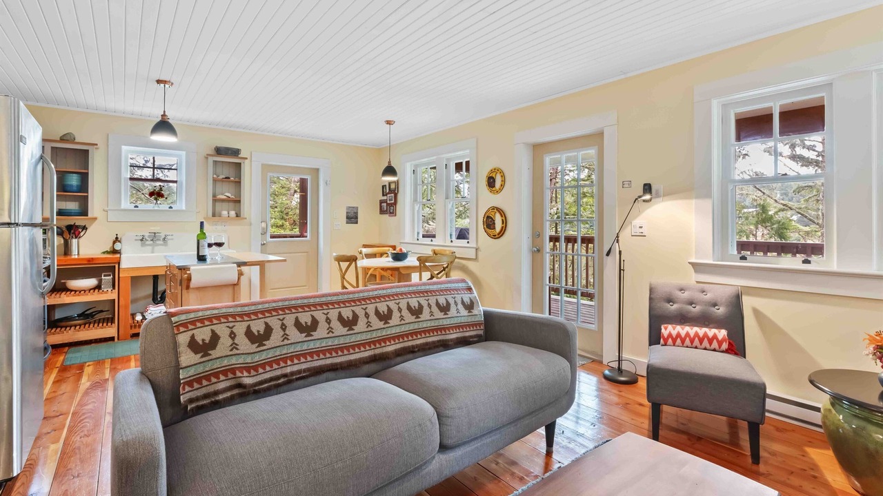 Photo of Livingroom in Ucluelet