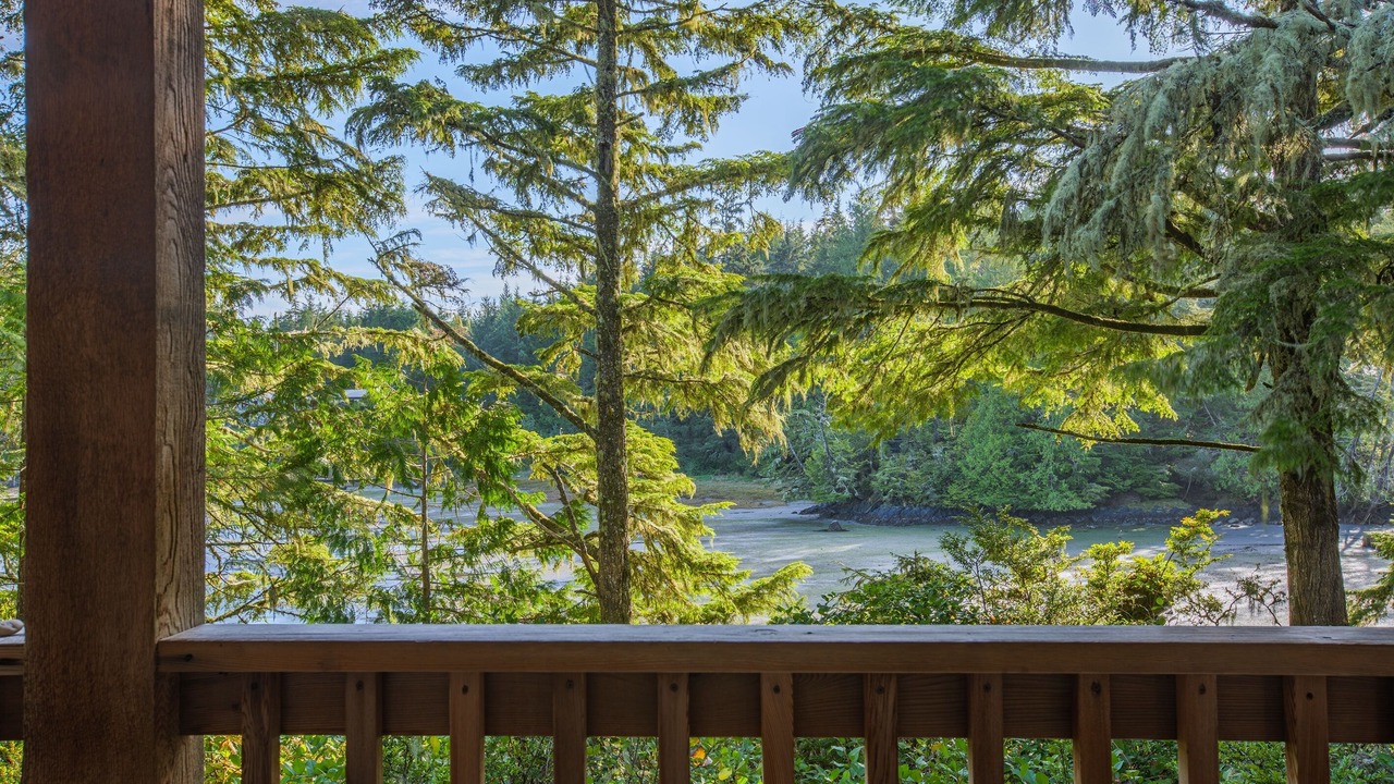 Photo of Patio Balcony in Ucluelet