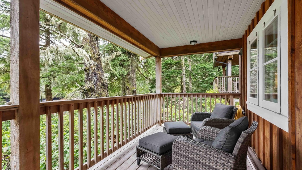 Photo of Patio Balcony in Ucluelet