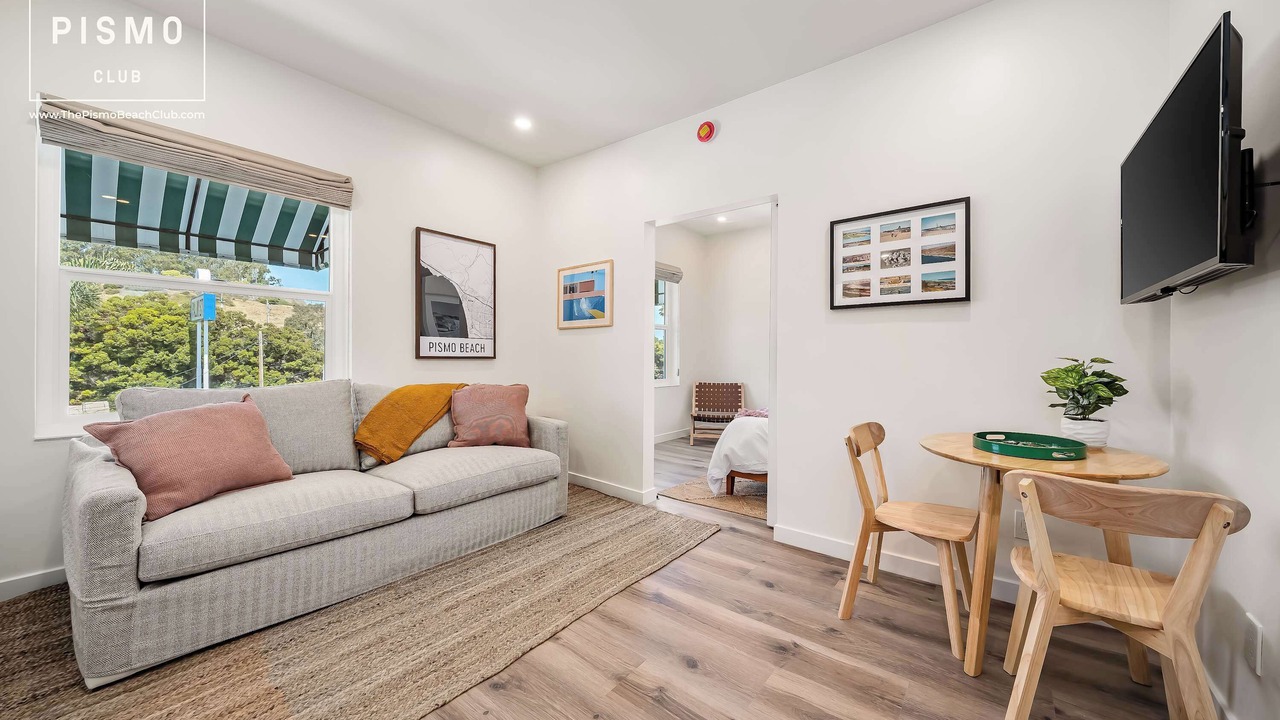 Photo of Livingroom in Downtown