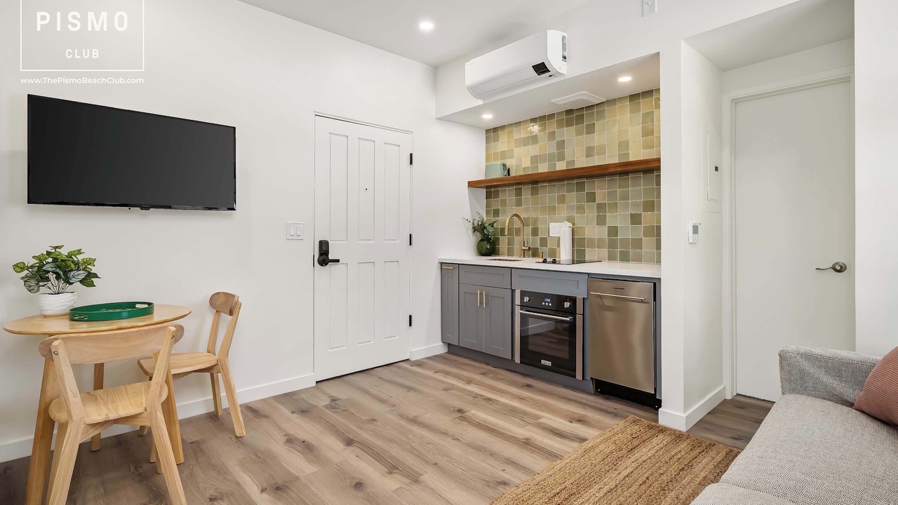 Photo of Livingroom in Downtown