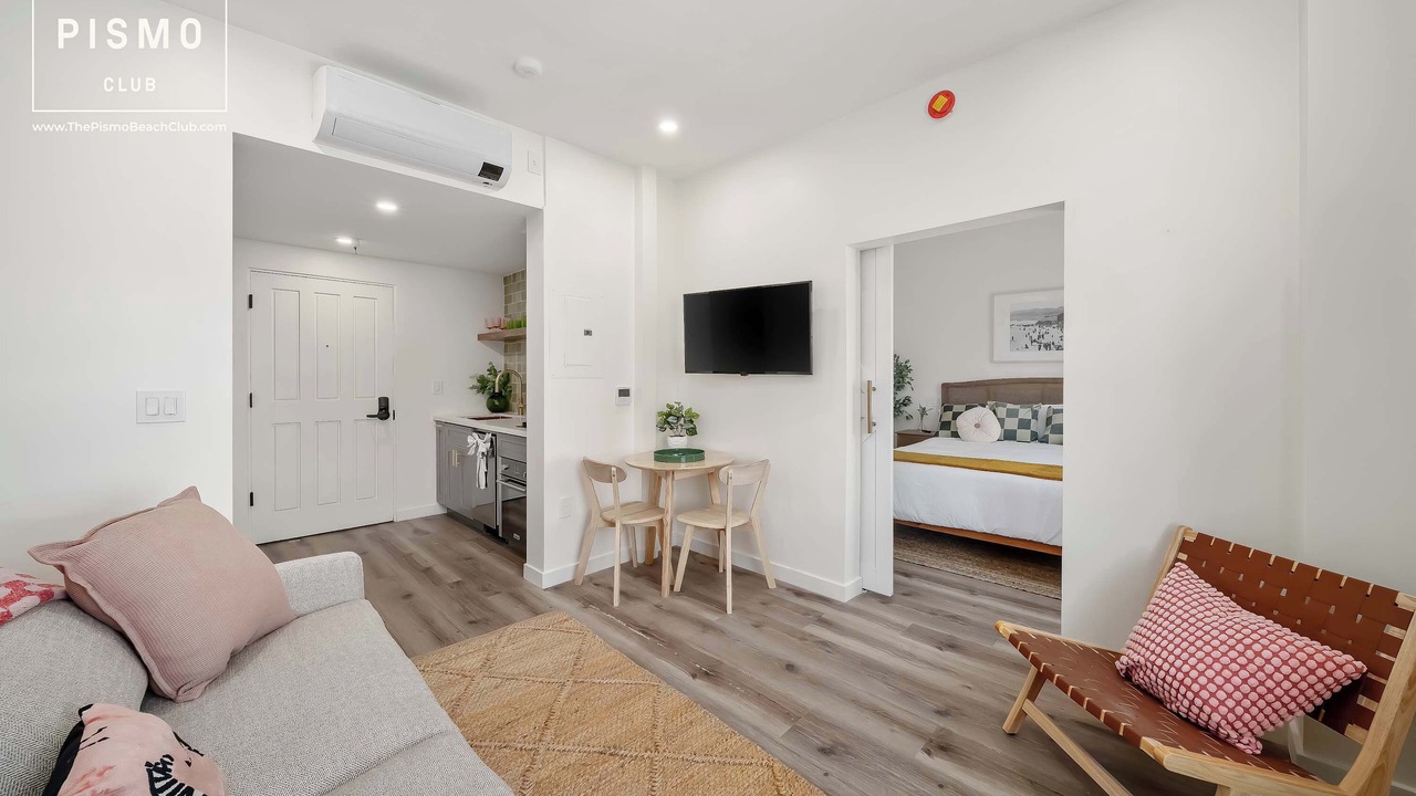 Photo of Livingroom in Downtown