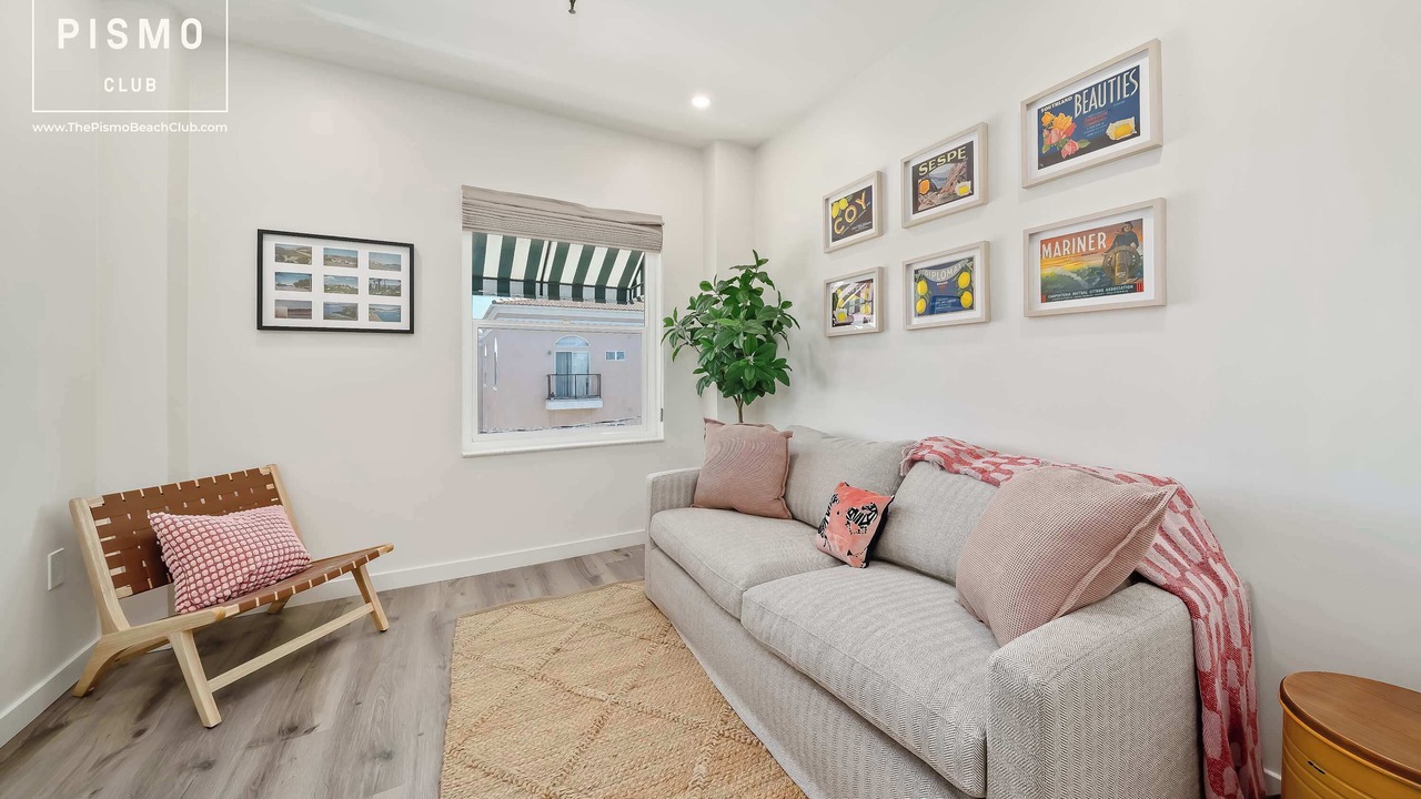 Photo of Livingroom in Downtown