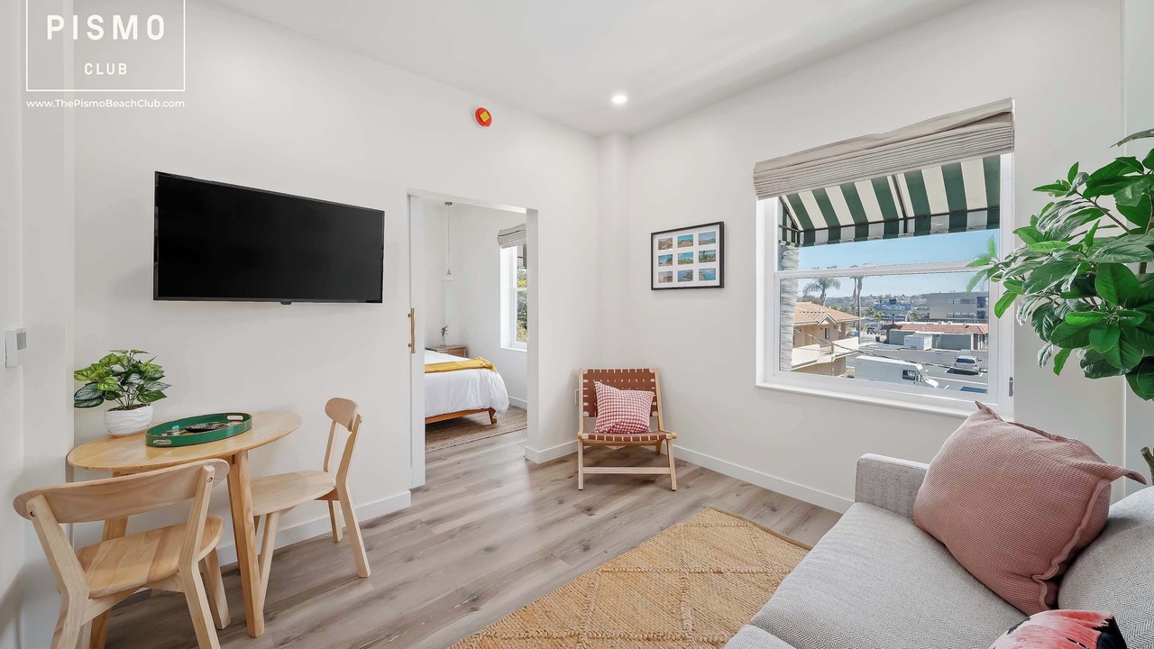 Photo of Livingroom in Downtown