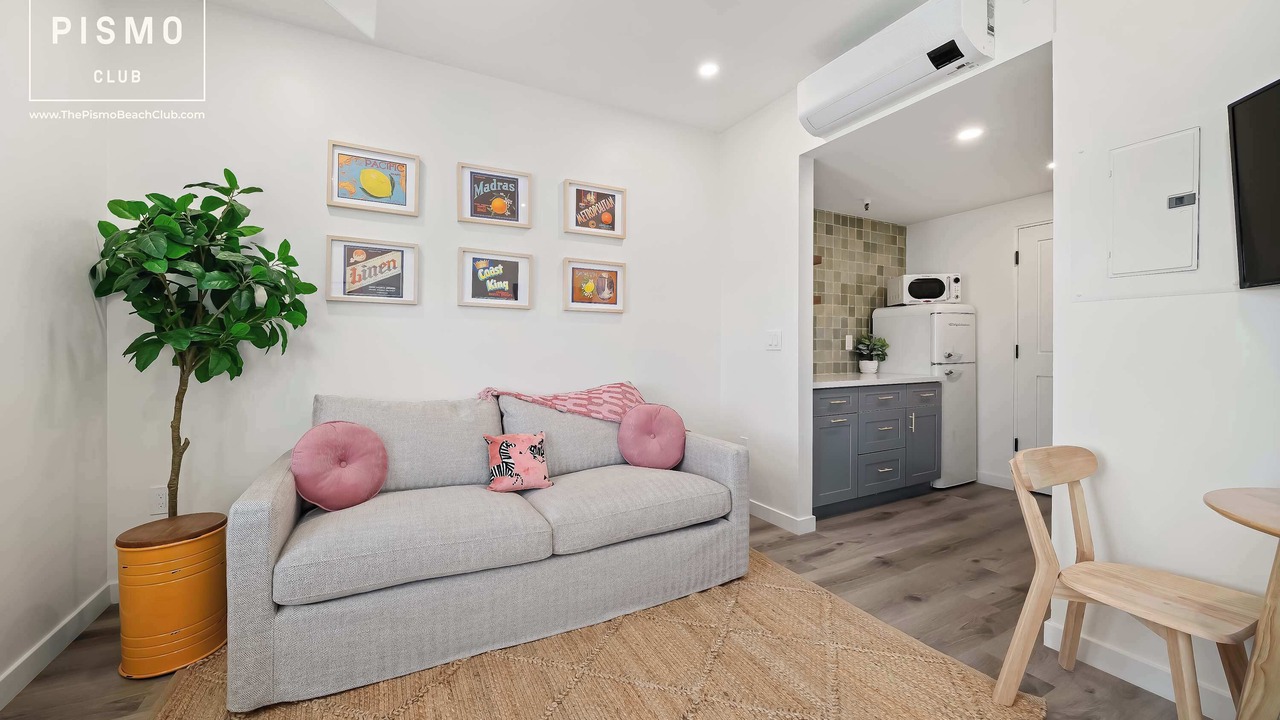 Photo of Livingroom in Downtown