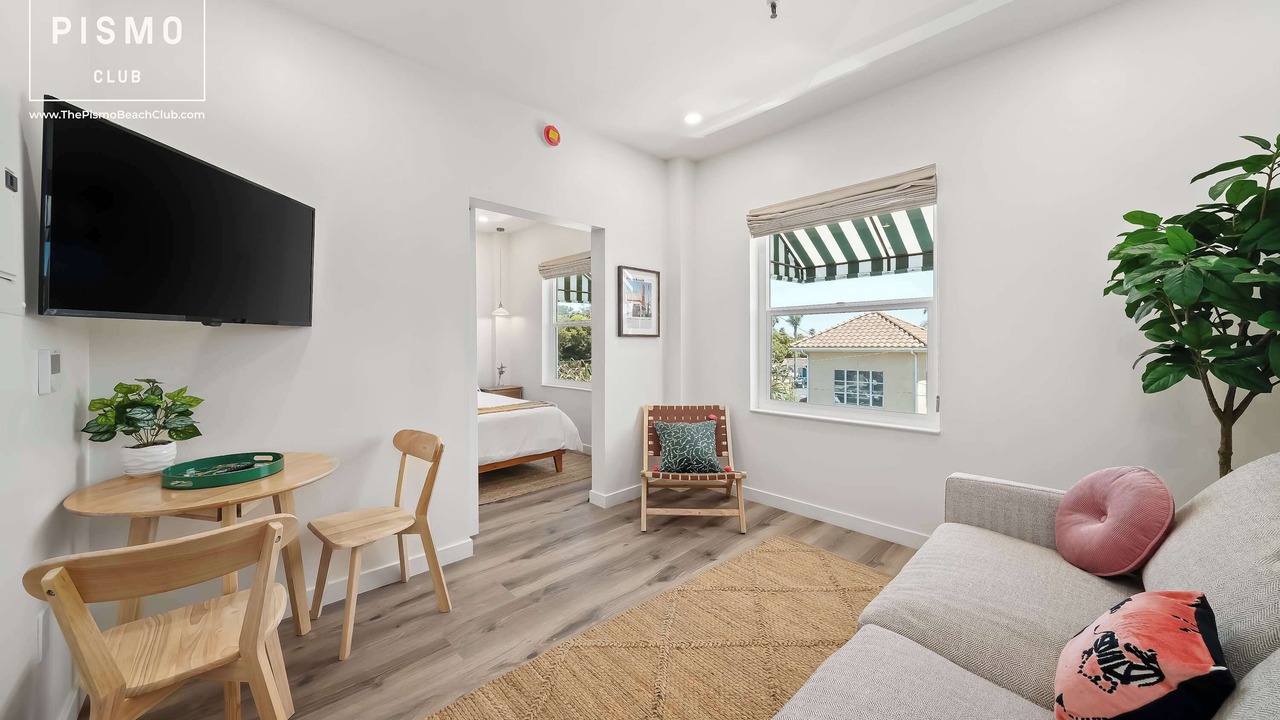 Photo of Livingroom in Downtown