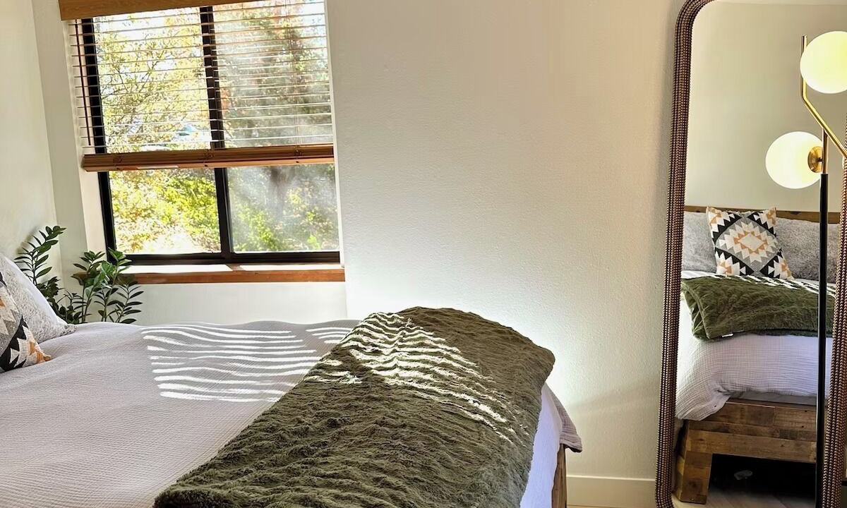 Photo of Bedroom in Lake Arrowhead