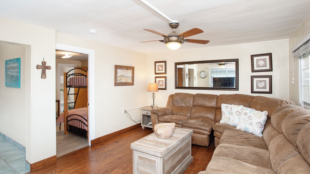 Photo of Livingroom in Downtown