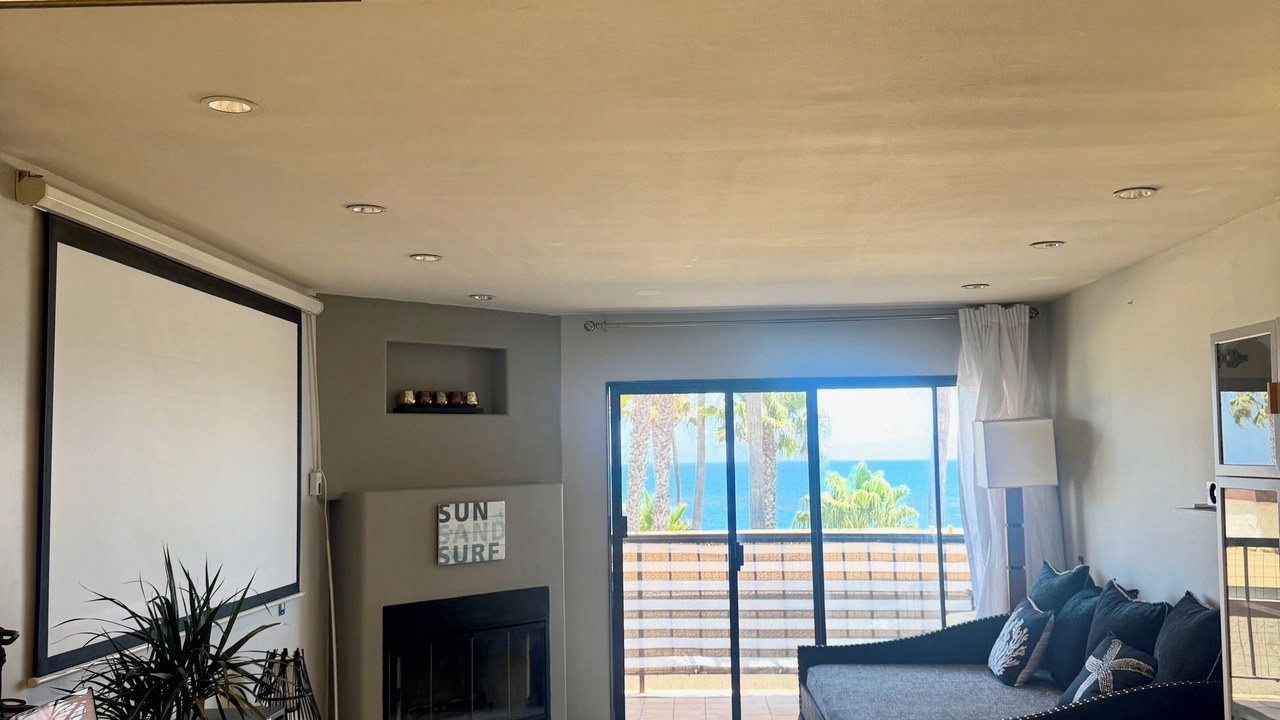 Photo of Livingroom in Central Malibu