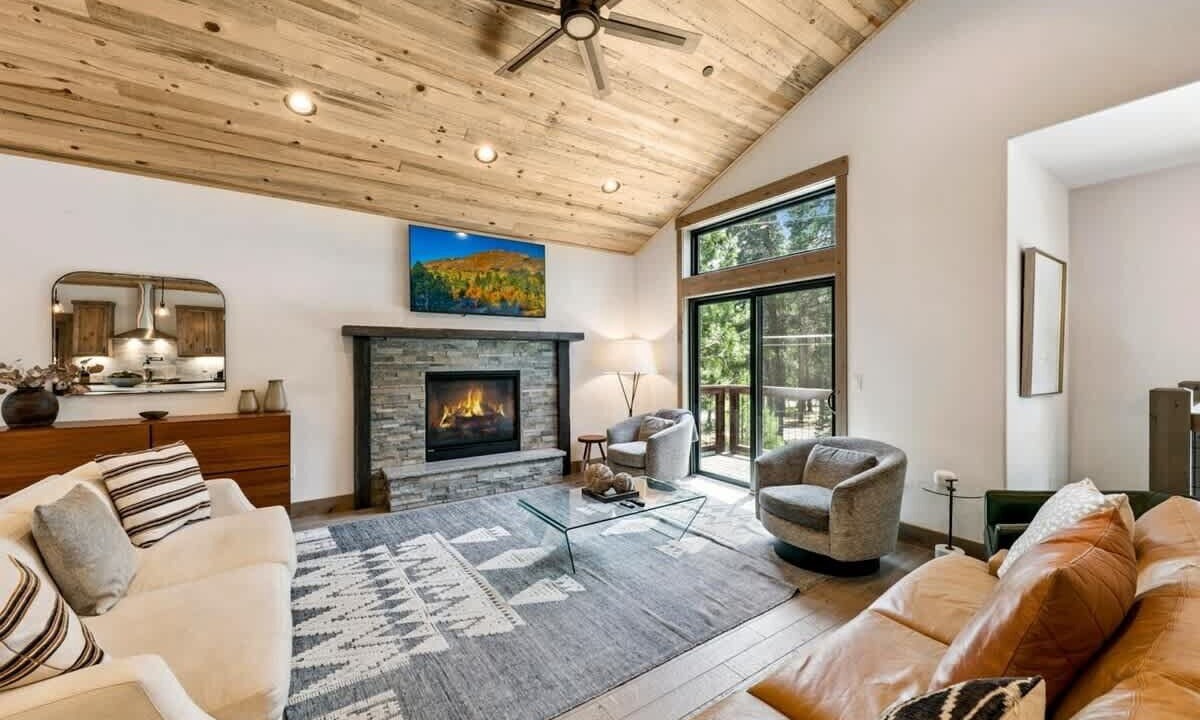 Photo of Livingroom in North Upper Truckee