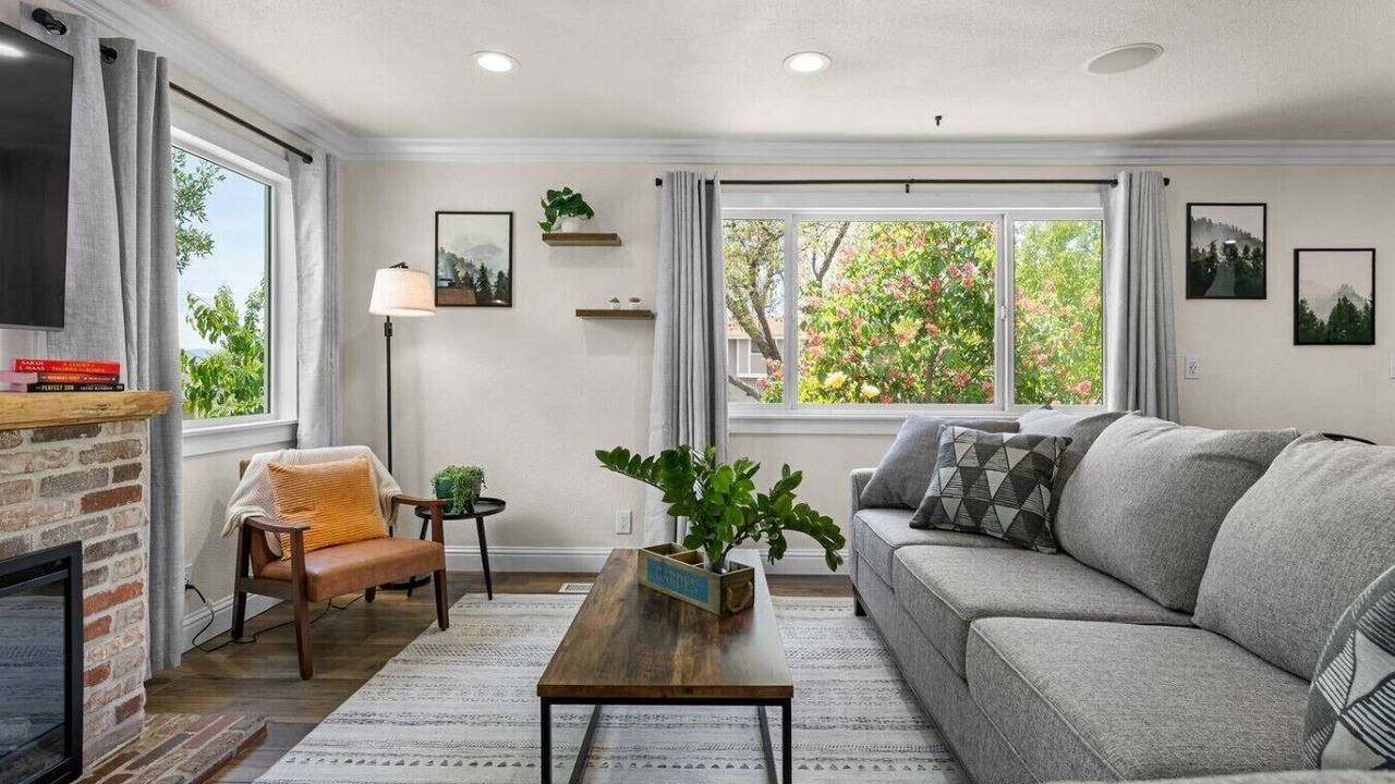 Photo of Livingroom in West University