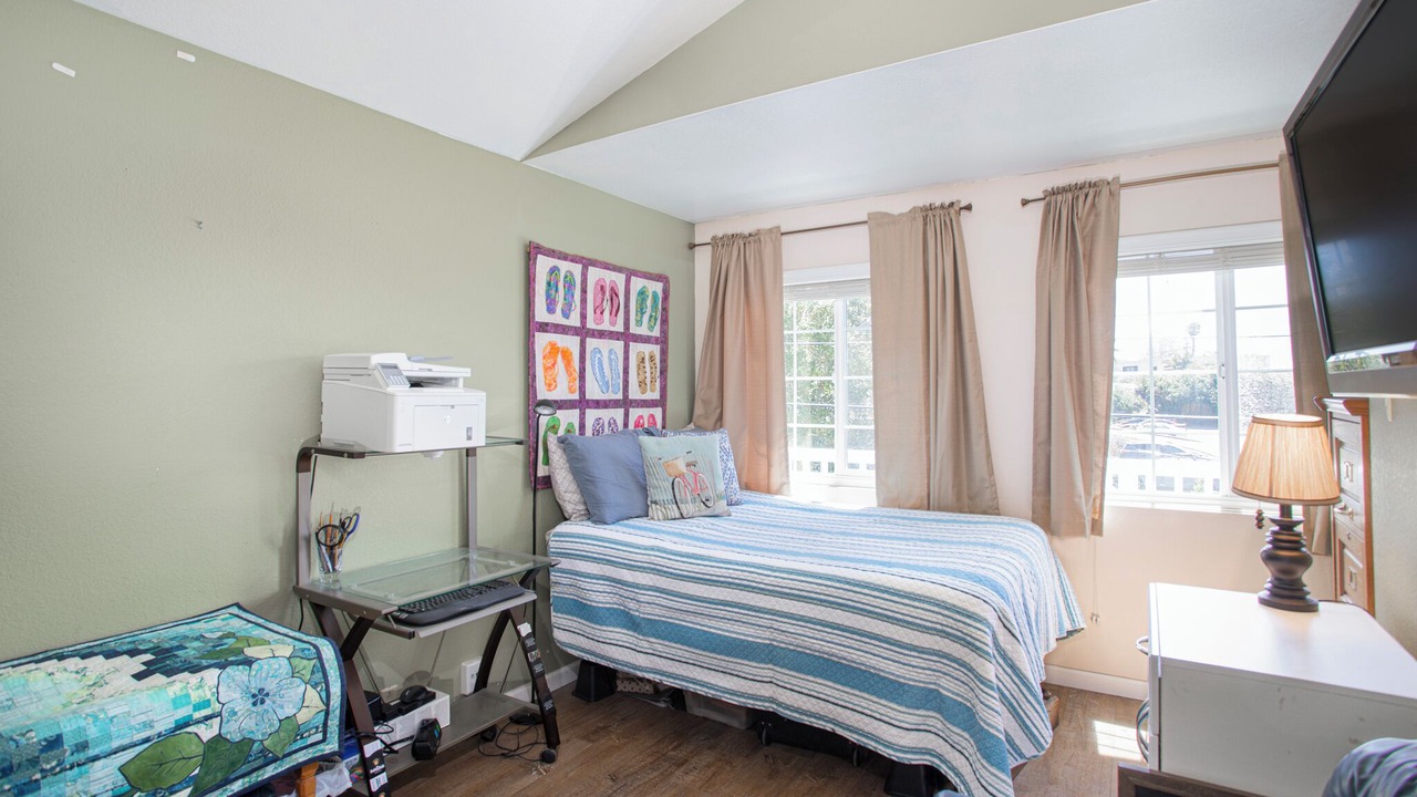 Photo of Bedroom in Motel District