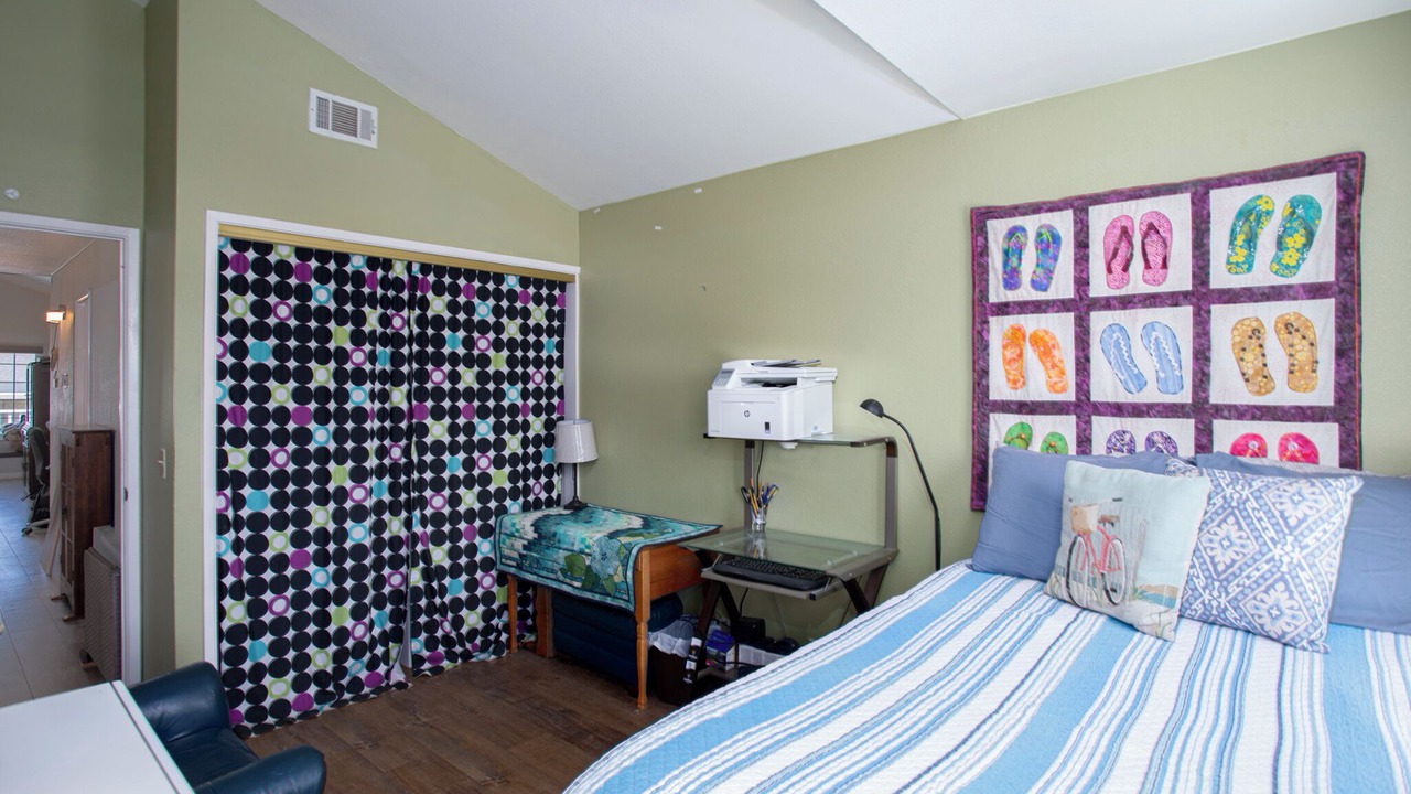 Photo of Bedroom in Motel District