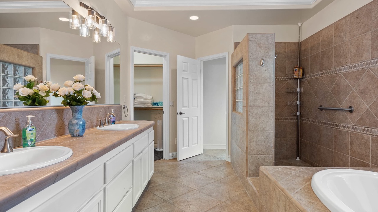 Photo of Bathroom in Callender