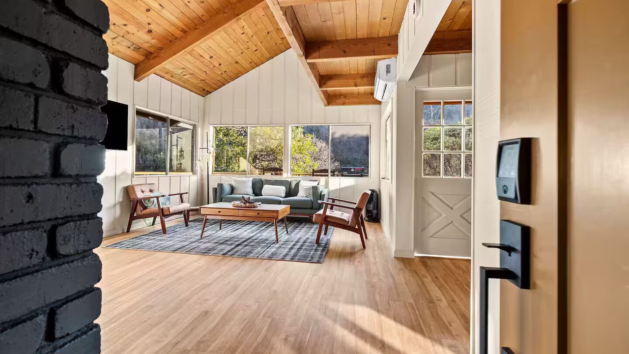 Photo of Livingroom in Camp Nelson