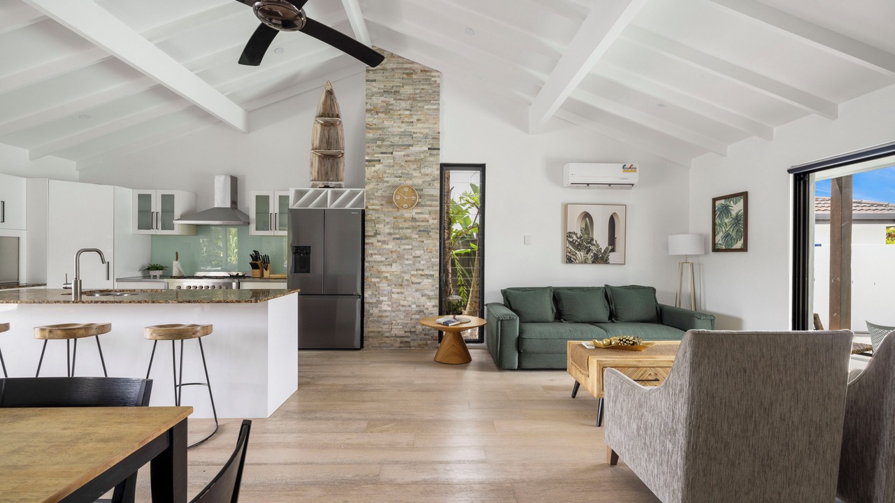 Photo of Livingroom in Broadbeach Waters