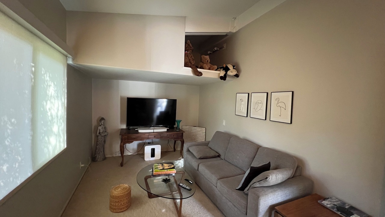 Photo of Livingroom in Central Malibu