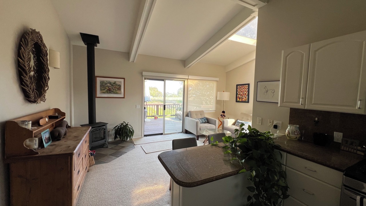 Photo of Livingroom in Central Malibu