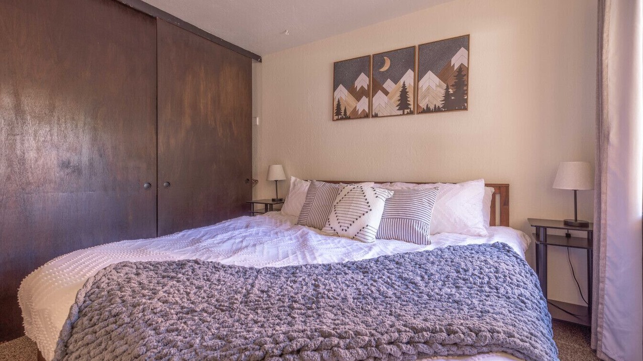 Photo of Bedroom in Summit Estates