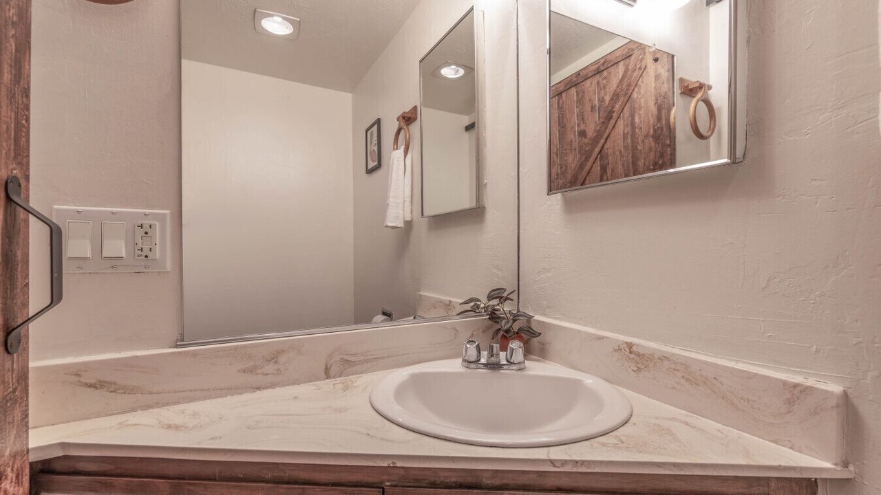 Photo of Bathroom in Summit Estates