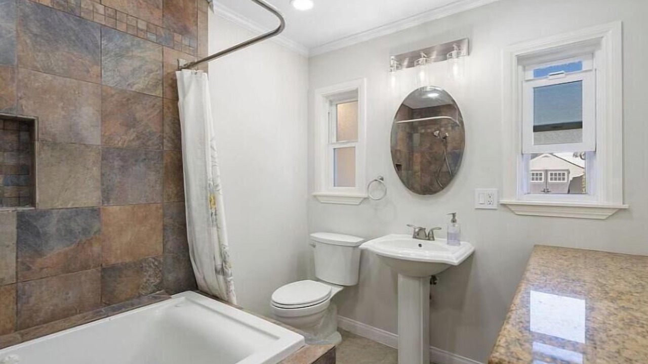 Photo of Bathroom in Thousand Oaks