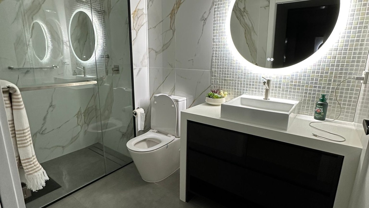 Photo of Bathroom in Main Beach