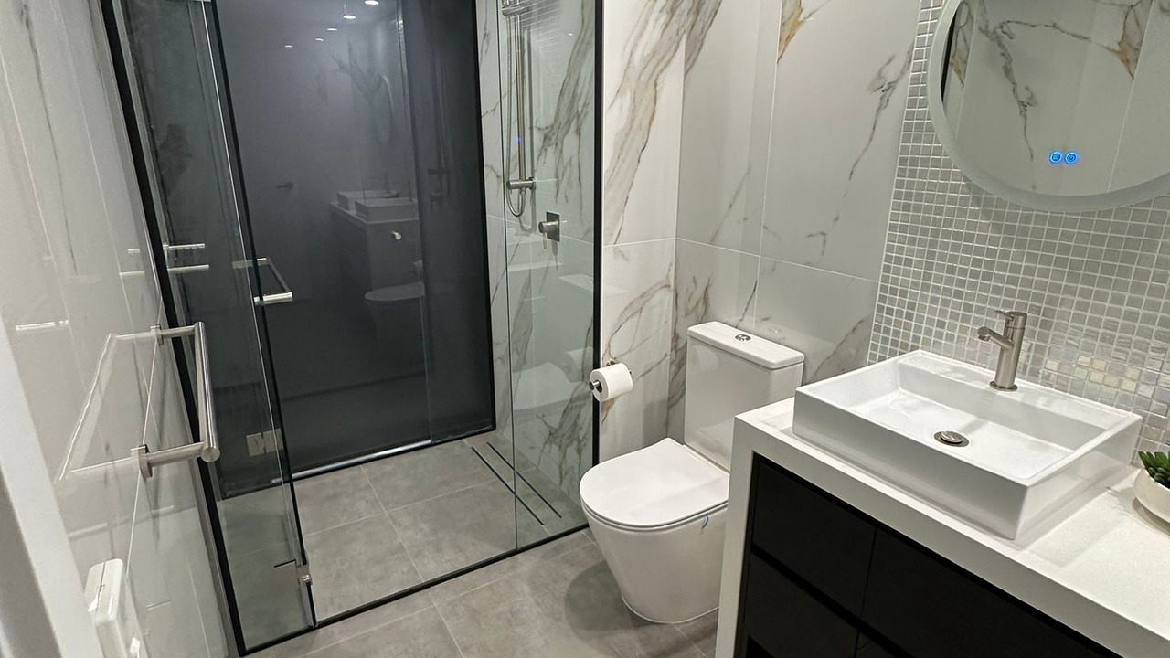 Photo of Bathroom in Main Beach