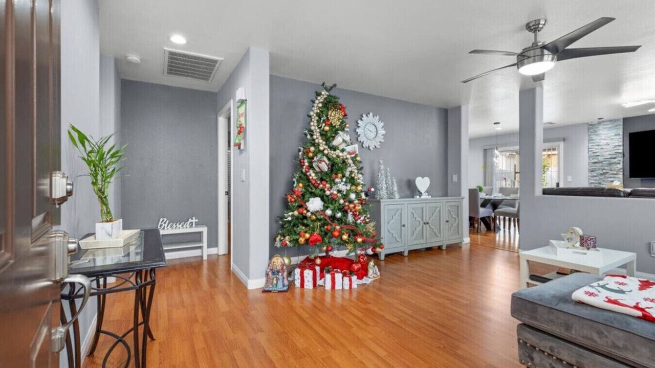 Photo of Livingroom in Sunrise Manor