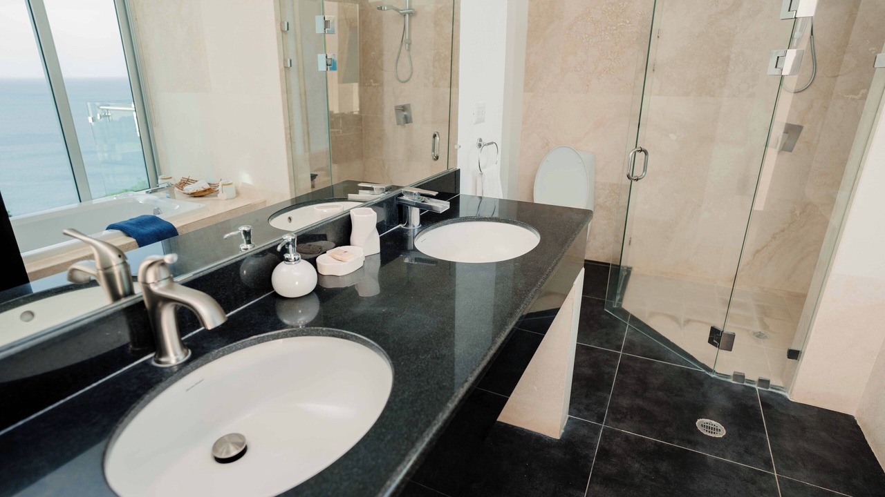 Photo of Bathroom in Pacific Marlin