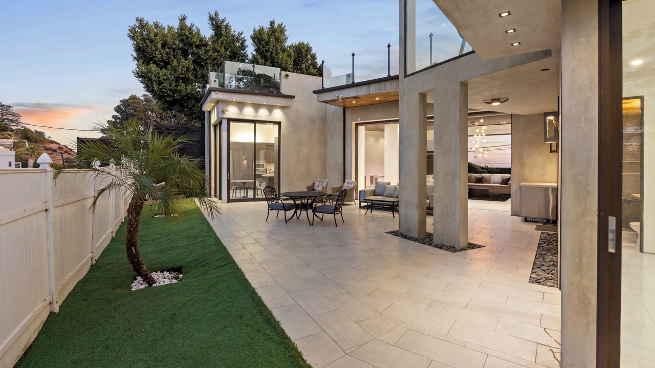 Photo of Outdoor in Hollywood Hills